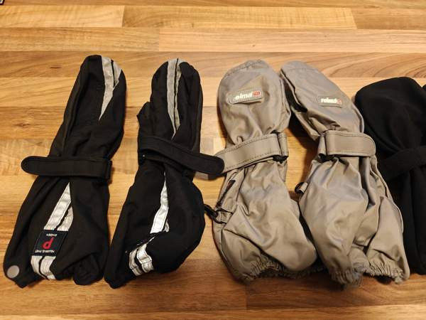 Neljät hanskat välikauteen n. 4-5 -vuotiaalle Пори - изображение 2