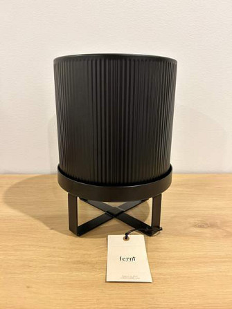 Ferm Living musta Pot-ruukku, pieni Vihti - valokuva 4