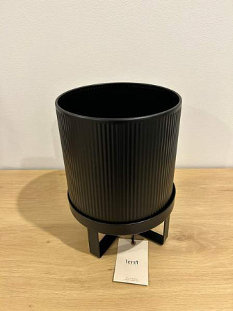 Ferm Living musta Pot-ruukku, pieni Vihti - valokuva 2