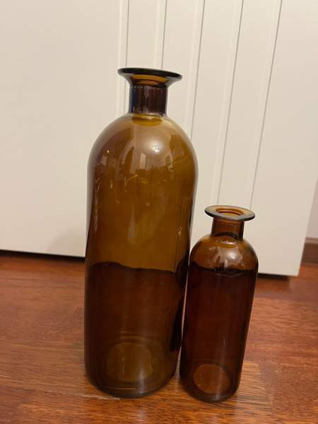 Kaksi ruskeaa lasipulloa Вантаа - изображение 1