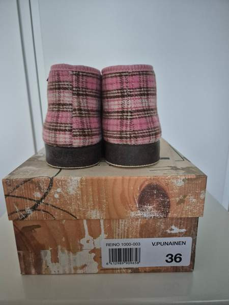 Vaaleanpunaiset Reinot Helsinki - valokuva 3