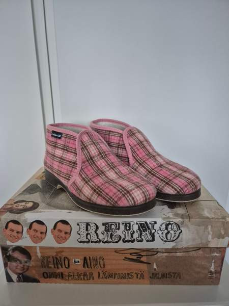 Vaaleanpunaiset Reinot Helsinki - valokuva 1