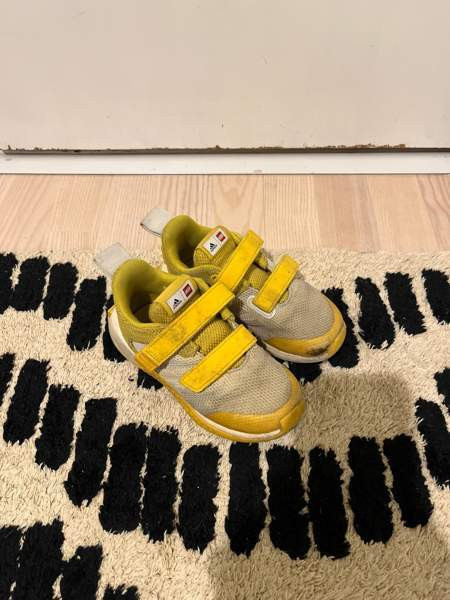 Adidas Lego lenkkarit (26,5) Helsinki - valokuva 1