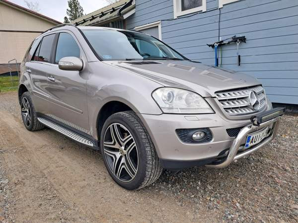 Mercedes-Benz ML Toholampi - valokuva 1
