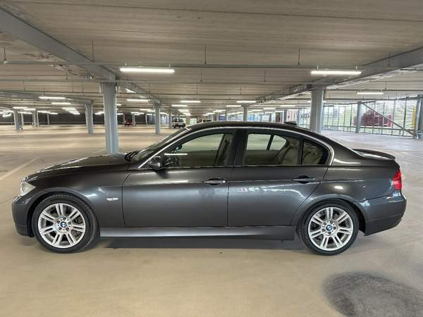 BMW 335 Turtkul - valokuva 1