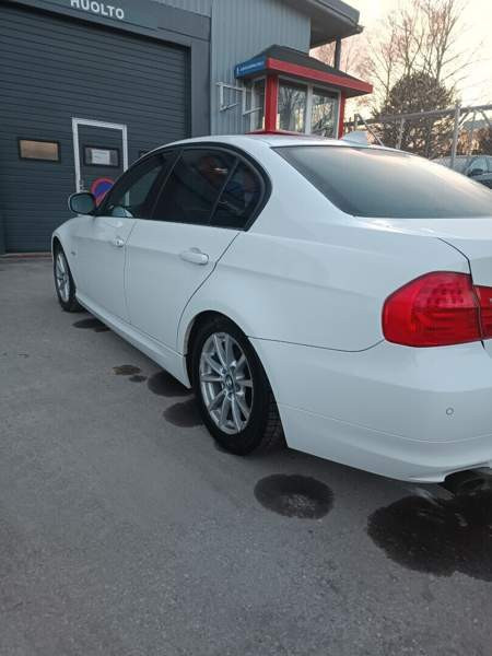 BMW 320 Espoo - photo 1