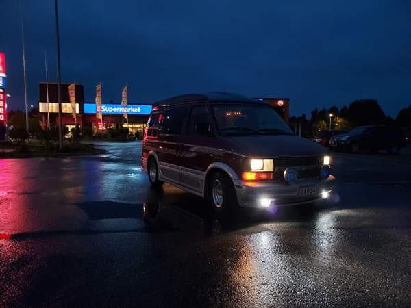 Chevrolet Astro Lons-le-Saunier - valokuva 1