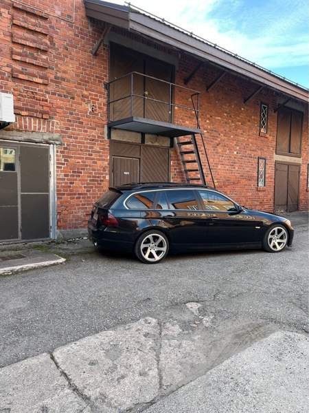 BMW 335 Macau - valokuva 2