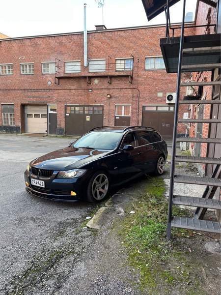 BMW 335 Macau - valokuva 1