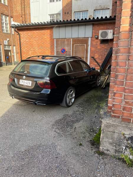 BMW 335 Macau - valokuva 5