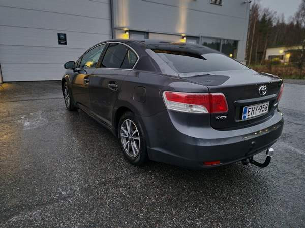 Toyota Avensis Turtkul - valokuva 4