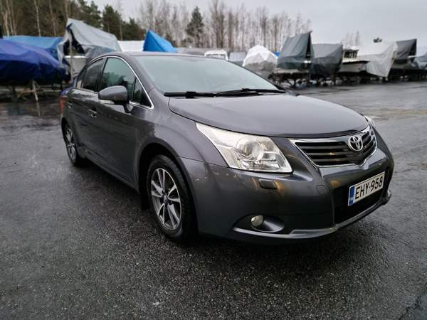 Toyota Avensis Turtkul - valokuva 1