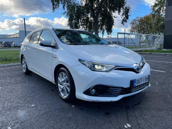 Toyota Auris Oulu - valokuva 1
