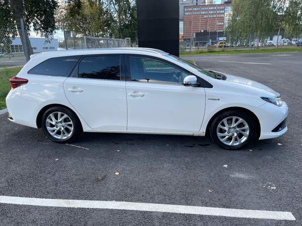 Toyota Auris Oulu - valokuva 3