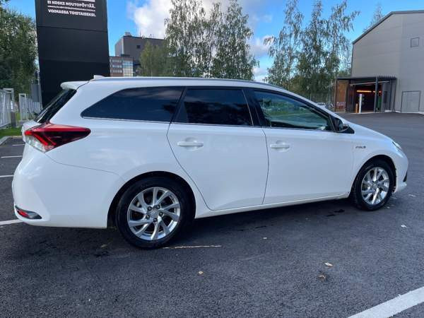 Toyota Auris Oulu - valokuva 4