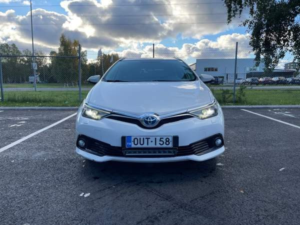 Toyota Auris Oulu - valokuva 2
