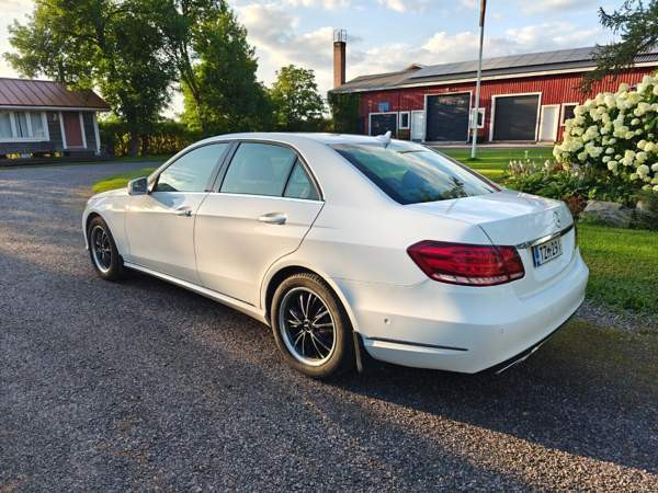 Mercedes-Benz E Turtkul - valokuva 3