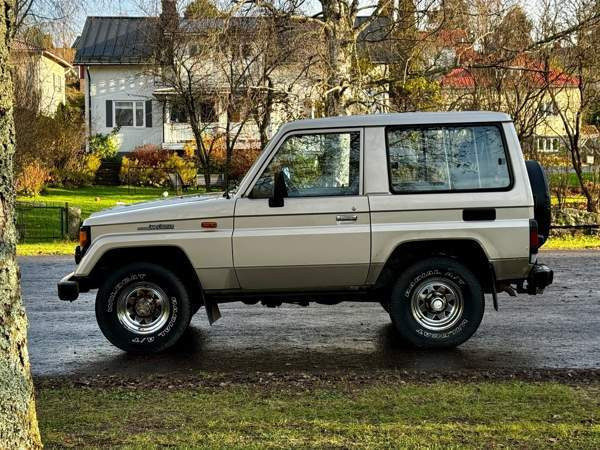 Toyota Land Cruiser Raasepori - valokuva 4