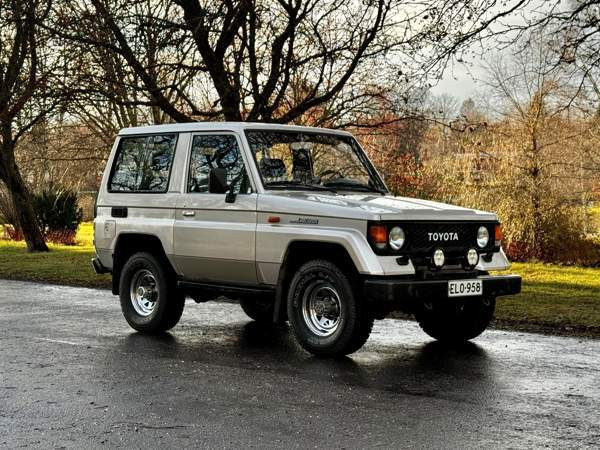 Toyota Land Cruiser Raasepori - valokuva 1