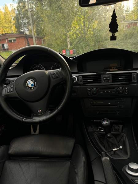 BMW 330 Jaemsae - valokuva 3