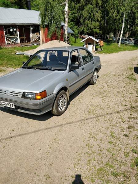 Nissan Sunny Luga - valokuva 2