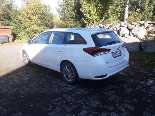 Toyota Auris Pirkkala - photo 2
