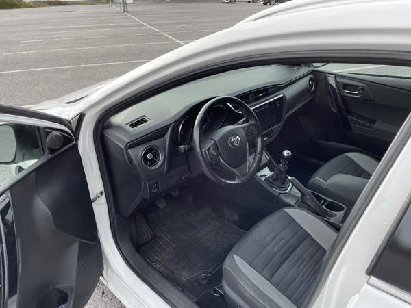 Toyota Auris Сейняйоки - изображение 5