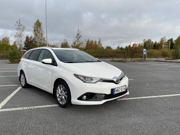 Toyota Auris Сейняйоки - изображение 1