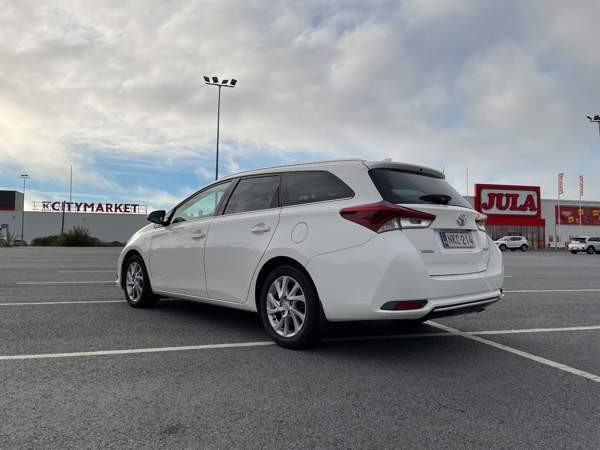 Toyota Auris Сейняйоки - изображение 3