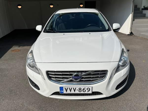 Volvo V60 Эспоо - изображение 2