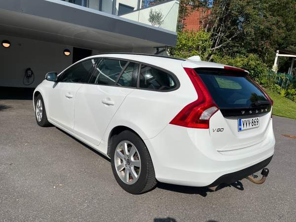 Volvo V60 Эспоо - изображение 4