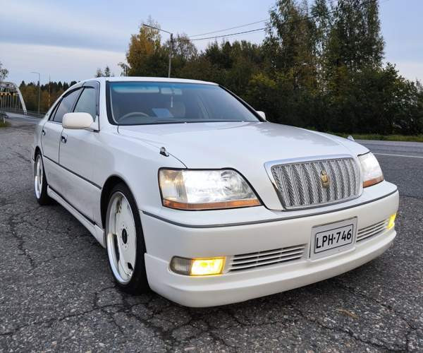 Toyota Crown Iisalmi - valokuva 4