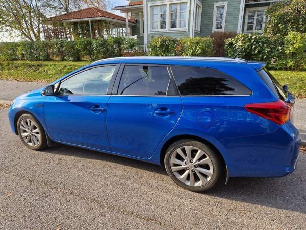 Toyota Auris Kirkkonummi - valokuva 4