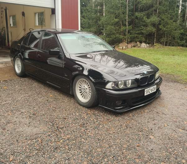BMW 535 Ugleural'skiy - valokuva 1