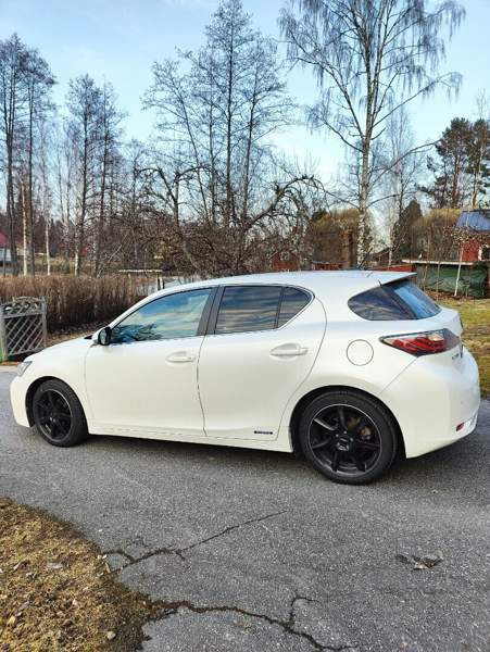 Lexus CT Ювяскюля - изображение 2