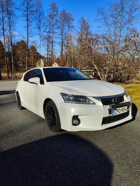 Lexus CT Ювяскюля - изображение 1