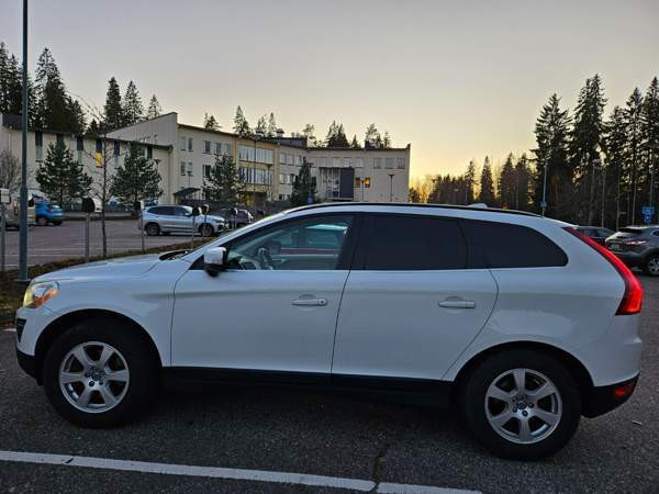 Volvo XC60 Хювинкяя - изображение 6