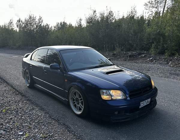 Subaru Legacy Vantaa - valokuva 1