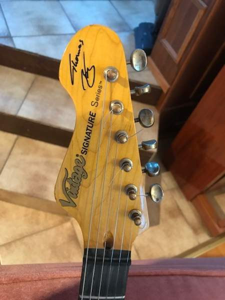 Vintagen Thomas Blug Stratocaster osina Киркконумми - изображение 3