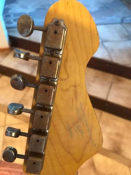 Vintagen Thomas Blug Stratocaster osina Киркконумми - изображение 4