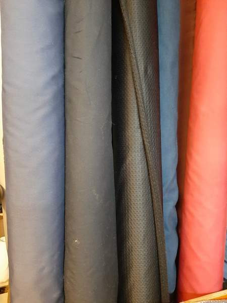 Popliini-  ja ulkoiluvaatekankaita Helsinki - valokuva 1