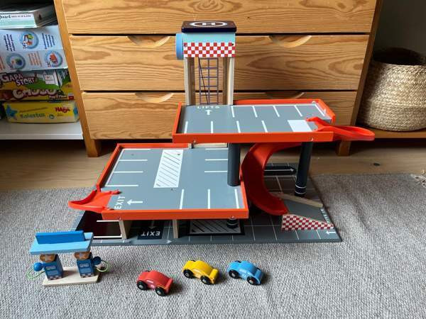 Puinen parkkihalli Helsinki - photo 2