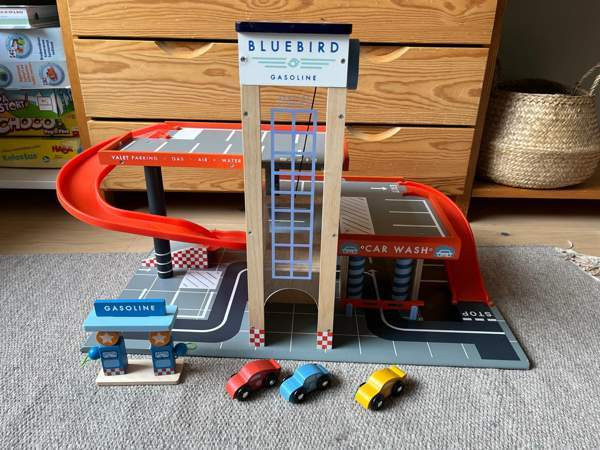 Puinen parkkihalli Helsinki - photo 1