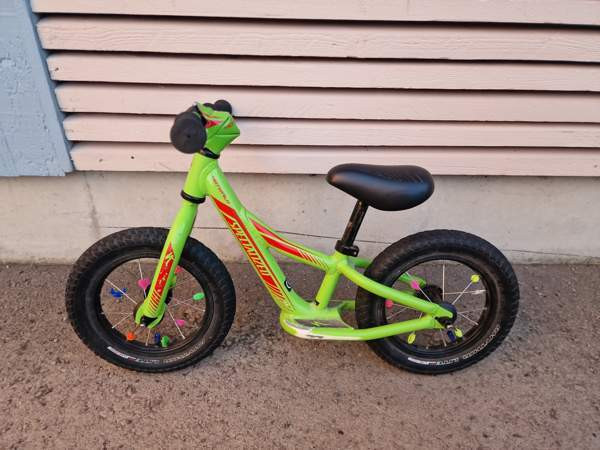 Specialized hotwalk Vantaa - valokuva 1