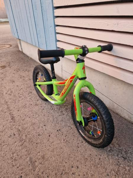 Specialized hotwalk Vantaa - valokuva 3