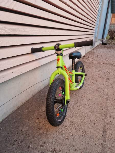 Specialized hotwalk Vantaa - valokuva 2