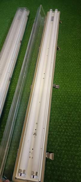 Loisteputkivalaisin 4 kpl (yht. 30€) Akaa - valokuva 4