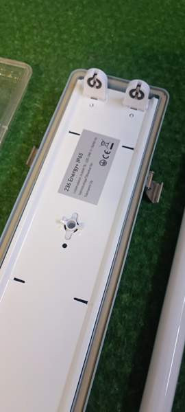 Loisteputkivalaisin 4 kpl (yht. 30€) Akaa - valokuva 5