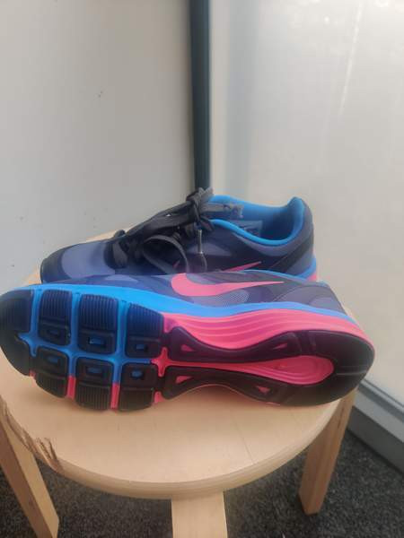 Nike dual fusion TR naisten tennarit Tampere - valokuva 4