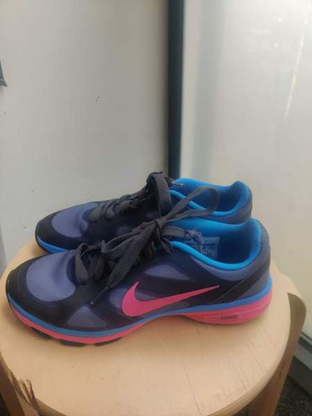 Nike dual fusion TR naisten tennarit Tampere - valokuva 2